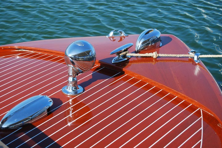 chris craft style wooden speedboat