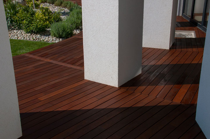 ipe decking with pillars around